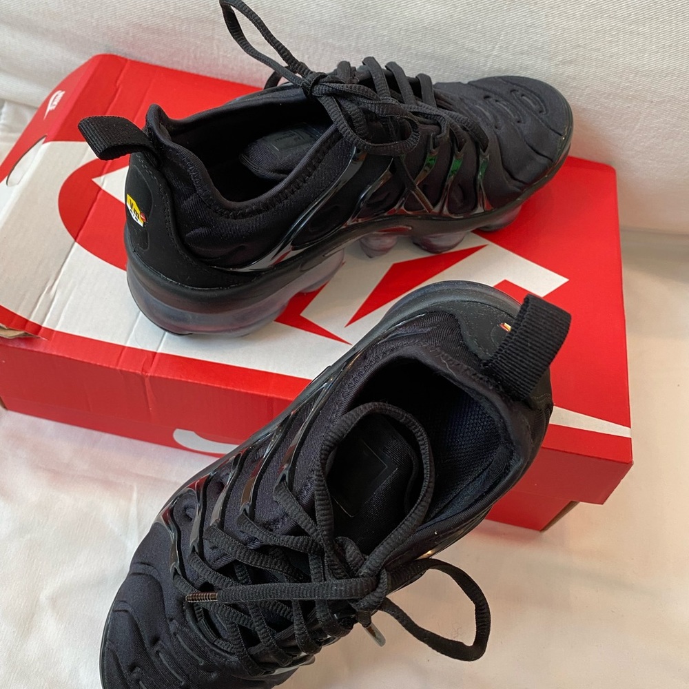 Brand New Nike Air VaporMax Plus Women’s Sneaker with Box Size 6.5